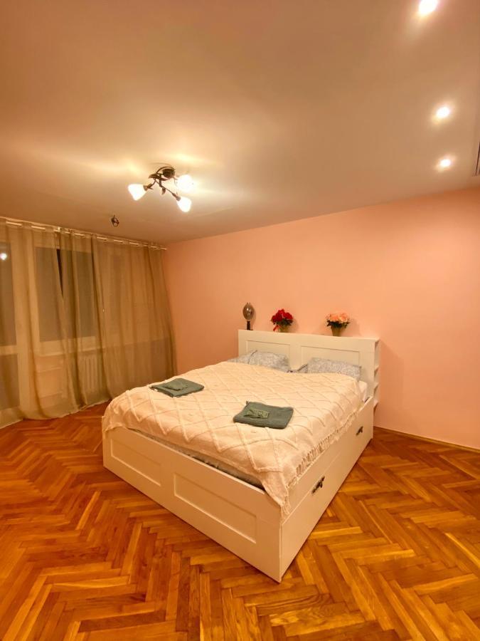 Entire Apartment In A Super Location - Cheap Monthly Rate Краків Екстер'єр фото