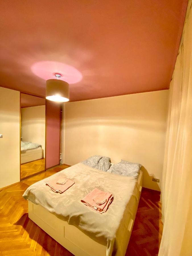 Entire Apartment In A Super Location - Cheap Monthly Rate Краків Екстер'єр фото