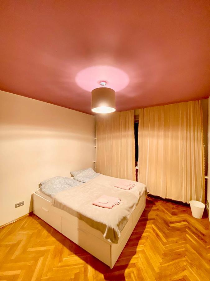 Entire Apartment In A Super Location - Cheap Monthly Rate Краків Екстер'єр фото